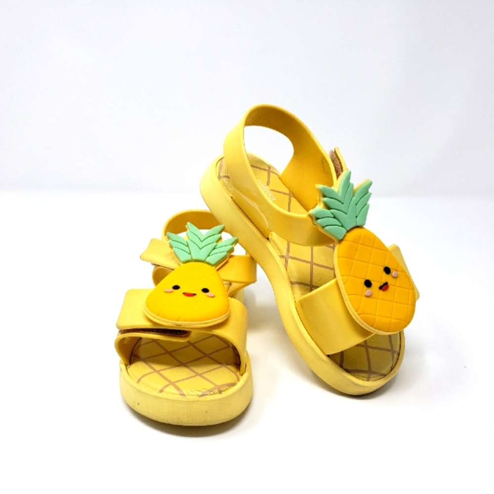 Mini Melissa pineapple size 11